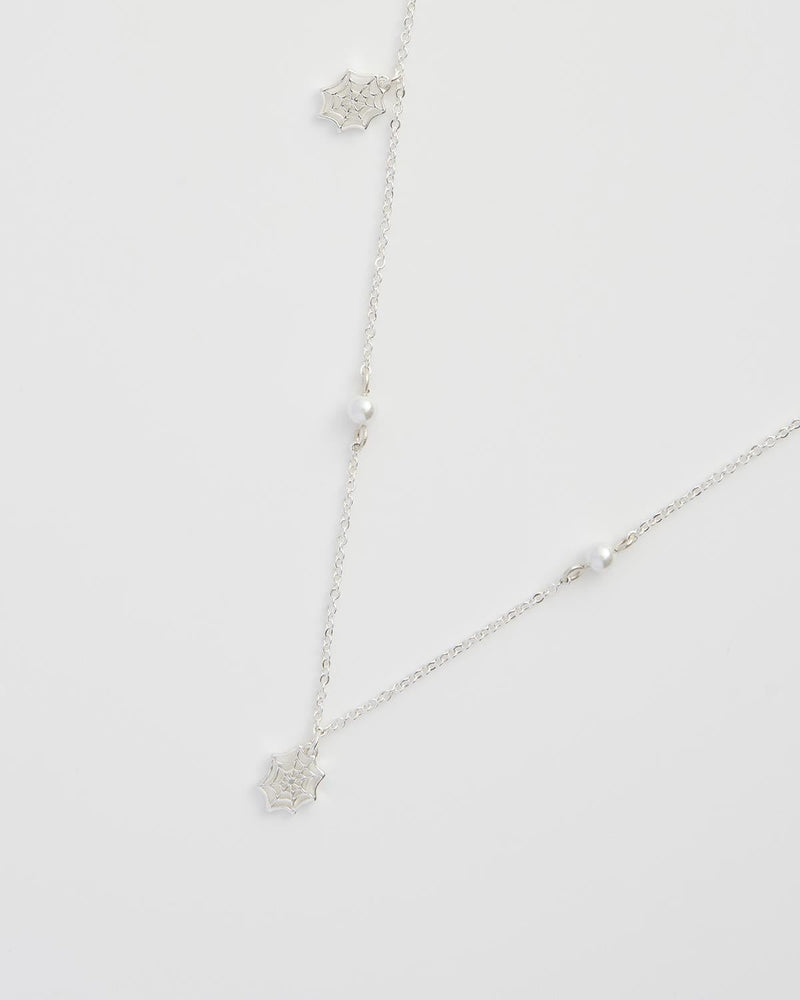 Collier argenté Toile d'araignée & Perle