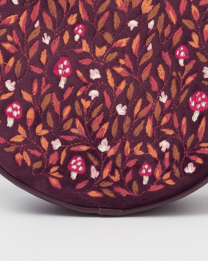 Sac rond Magical Mushroom en velours brodé – Bordeaux