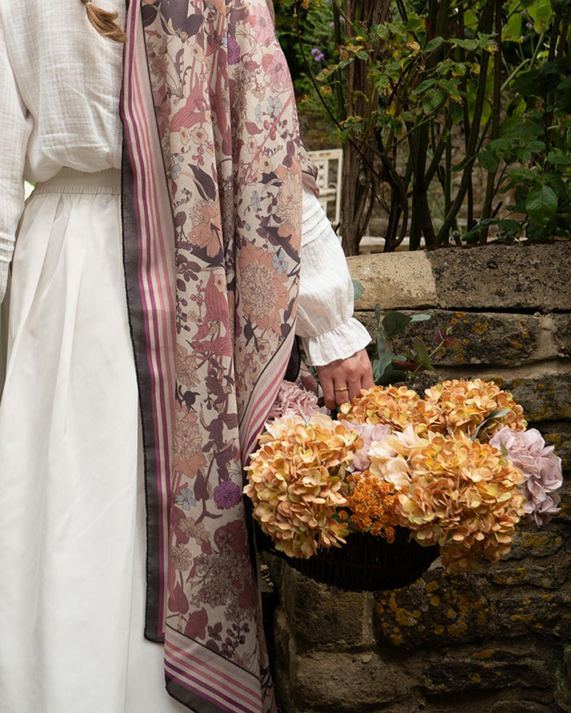 Foulard mi-saison Deco Blooms à liseré rayures bonbon